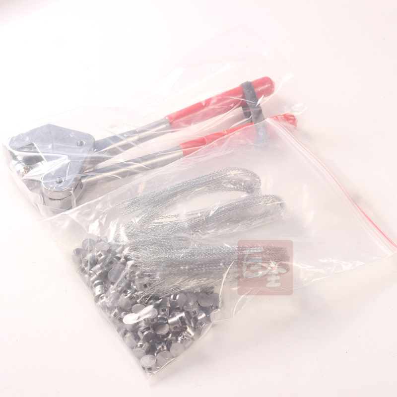 Ólompecsét fogó készlet ólompecséttel és vezetékével – modellek QF-10008 és 10015.5, csomagoláshoz, krimp kapcsolattal, anyag: ólom, súly: 0,55 kg