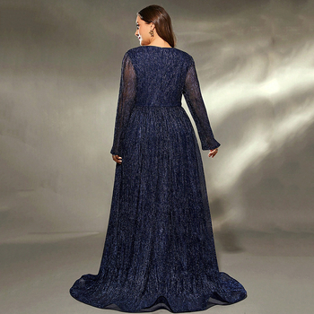 Suknelė su ilgomis rankovėmis, ilgio iki grindų, poliesteris 70–80% (pagrindinis) ir antrinis poliesteris <30%, aukštos temperatūros formavimas