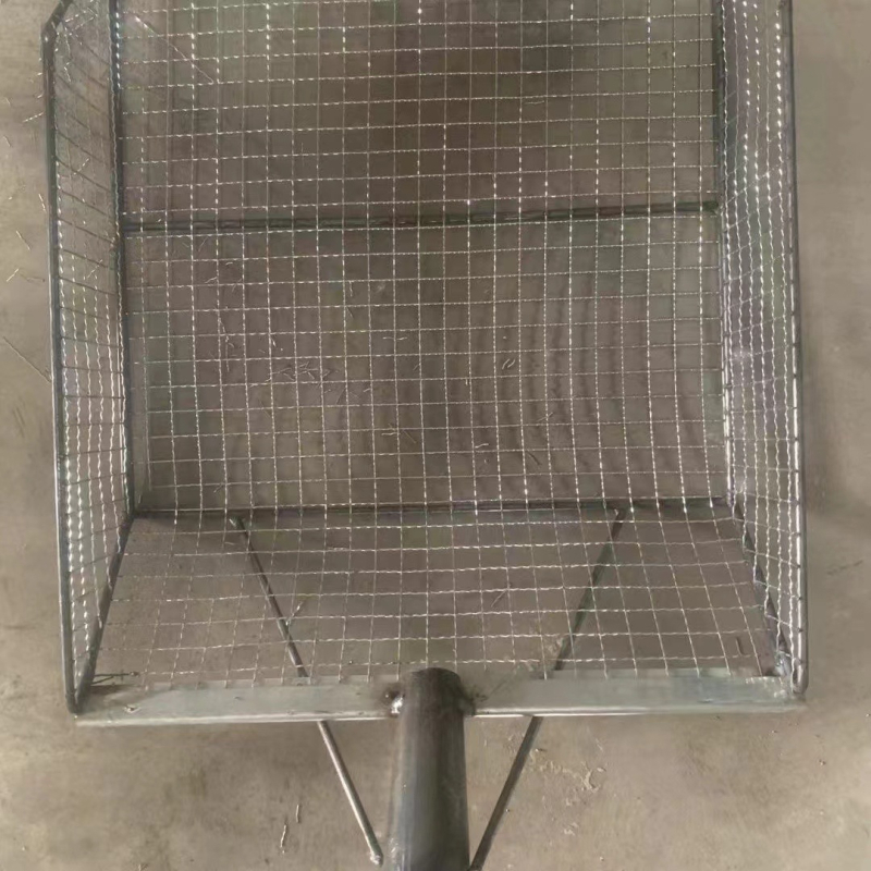 Daugiafunkcinis sodo įrankis: kukurūzų ir žemės sietas, filtras, mažoji kastuvas