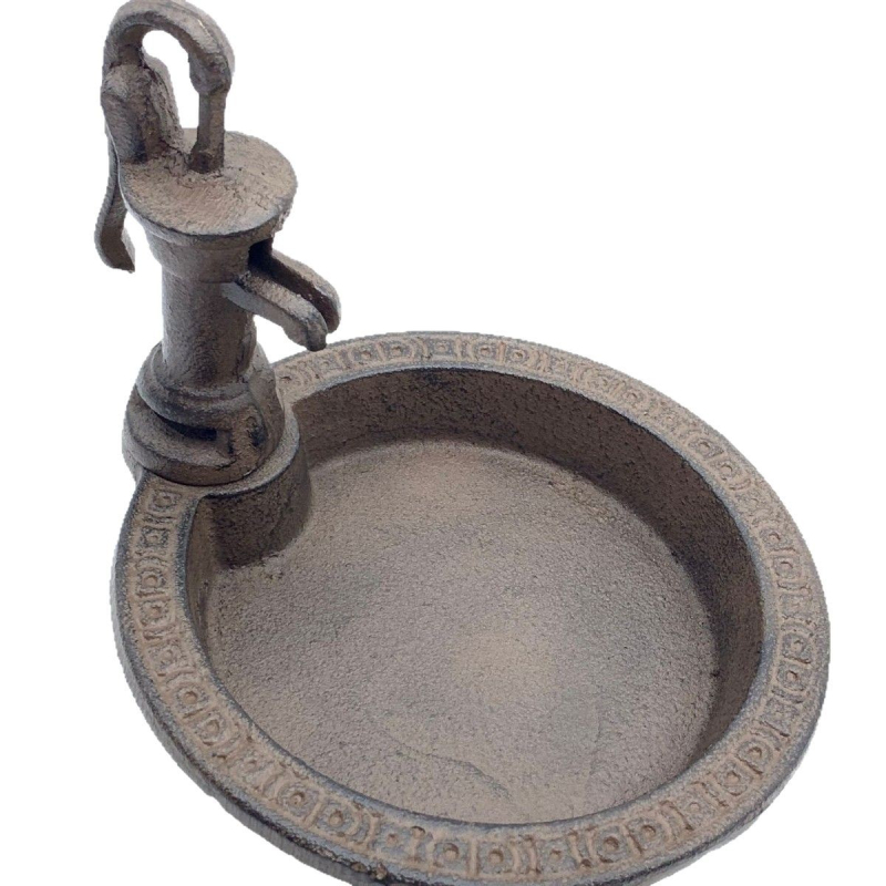 Europos stiliaus ketaus lesyklėlė paukščiams su dekoratyvine saugojimo plokštele (Medžiaga: ketaus; Stilius: Europos; Panaudojimas: paukščių lesinimas; Funkcija: dekoratyvinė / saugojimas)