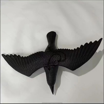 Пластмасова статуя гарван за градина с имитационни крила - PE материал, пасторално стил, скулптура, изработено чрез blow molding, висяща декорация