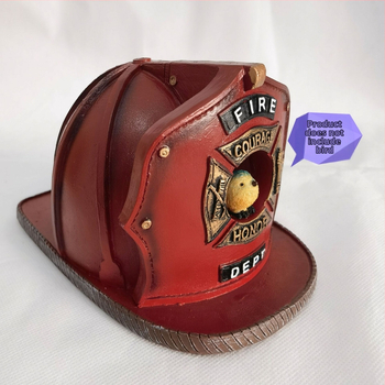 Οικία για πουλιά σε κράνος πυροσβέστη, κρεμάμενο διακοσμητικό με μοντέρνο γεωμετρικό στυλ, υλικό: πλαστικό και ρητίνη, επεξεργασία ρητίνης.