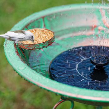 Željezna dekorativna posuda za hranjenje i kupanje ptica, vrtna dekoracija i vanjska posuda za biljke - materijal: željezo - izrada: poluručna i poluautomatizirana - težina: 1,6 kg