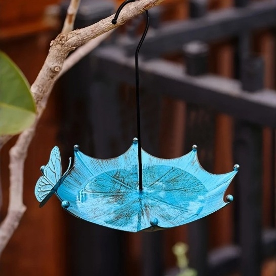 Madáretető - esernyő alakú, vasból készült geometriai formájú függő dekoráció kerthez és udvarhoz
