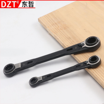 Δύο τεμάχια σετ εργαλείων με ratchet wrench, διπλού κεφαλιού κλειδί (double-head spanner) και Torx κλειδί για επισκευές μηχανημάτων – πολυλειτουργικό