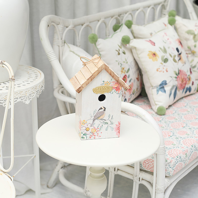 Pastorális stílusú fa madárház – függő dekoráció otthonra és kertre, vintage hangulatú (Anyag: Fa; Stílus: Pastoral; Kategória: Díszek; Alkalmazható környezet: Otthon, Kert)
