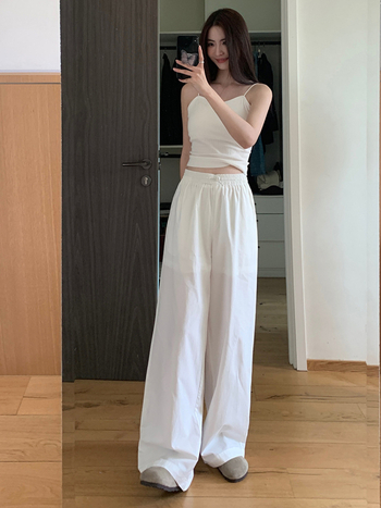Női casual nadrág, laza szabású, magas derekú; könnyű keverék Lyocell (Tencel) és pamut, 50–70% mindkét összetevő; hosszú nadrág; ősz 2025; japán–koreai leisure stílus; nem elasztikus anyag; formázás magas hőmérsékleten.