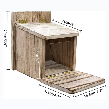 Ξύλινη κρεμαστή ταϊστρα για πουλιά και σκίουρους σε εξωτερικούς κήπους