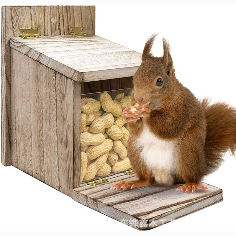 Fa madár- és mókus etető, függő kivitelben, kültéri kerthez