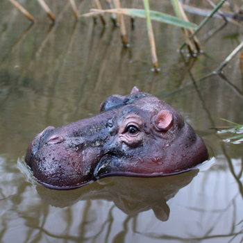Plutajući hipopotam – ukras za vanjsku baštu i jezero – skulptura od smole, graviranje i poliranje, IP-ovlašteno umjetničko djelo