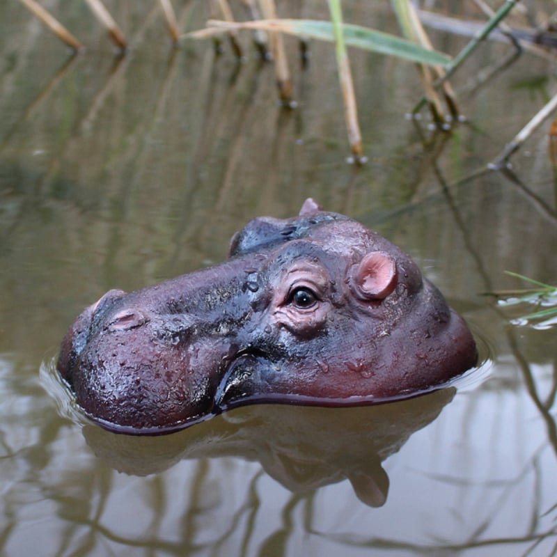 Plutajući hipopotam – ukras za vanjsku baštu i jezero – skulptura od smole, graviranje i poliranje, IP-ovlašteno umjetničko djelo