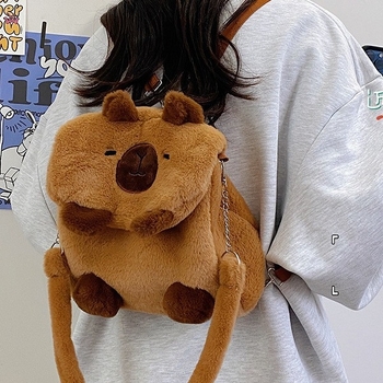 Γυναικεία τσάντα Capybara — βελούρι, αστικός μινιμαλισμός; κλείσιμο με φερμουάρ; εσωτερικά τσεπάκια για κινητό και για κάρτα ταυτότητας; εξωτερικό τρισδιάστατο σχέδιο