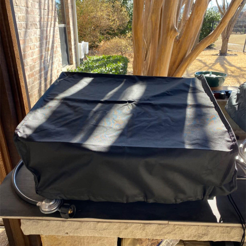 Išorinis dulkių dangtelis kepimo skardai ir kepsninei, atsparus vandeniui dangtelis piknikų stalui ir baldams. Medžiaga: Oxford audinys; Modelis: Dust cover; Kilmės vieta: Yiwu; Rinkos pradžia: 2024