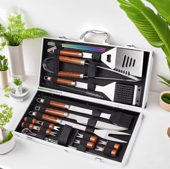 Nerūdijančio plieno grilio rinkinys aliuminio dėžutėje, 24 dalys, įskaitant pirštines, peilį, šepetėlį ir šakutę