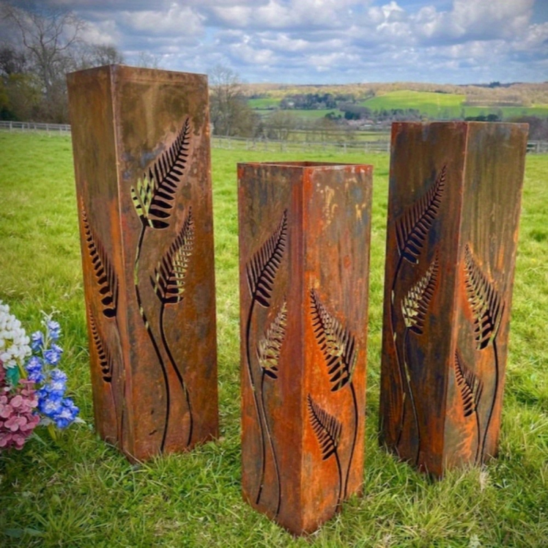 Üreges vas oszlop kerti dekoráció – páfránylevél mintázatú vasból, modern egyszerű stílus