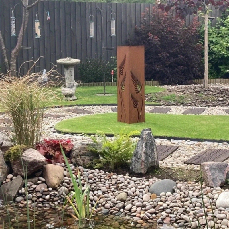 Üreges vas oszlop kerti dekoráció – páfránylevél mintázatú vasból, modern egyszerű stílus