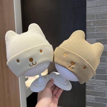 Kötött sapka babáknak és gyerekeknek aranyos nyuszi mintával, kupola alakú fejrés, nagy karima, légáteresztő napvédő