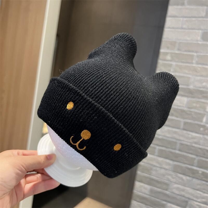 Kötött sapka babáknak és gyerekeknek aranyos nyuszi mintával, kupola alakú fejrés, nagy karima, légáteresztő napvédő