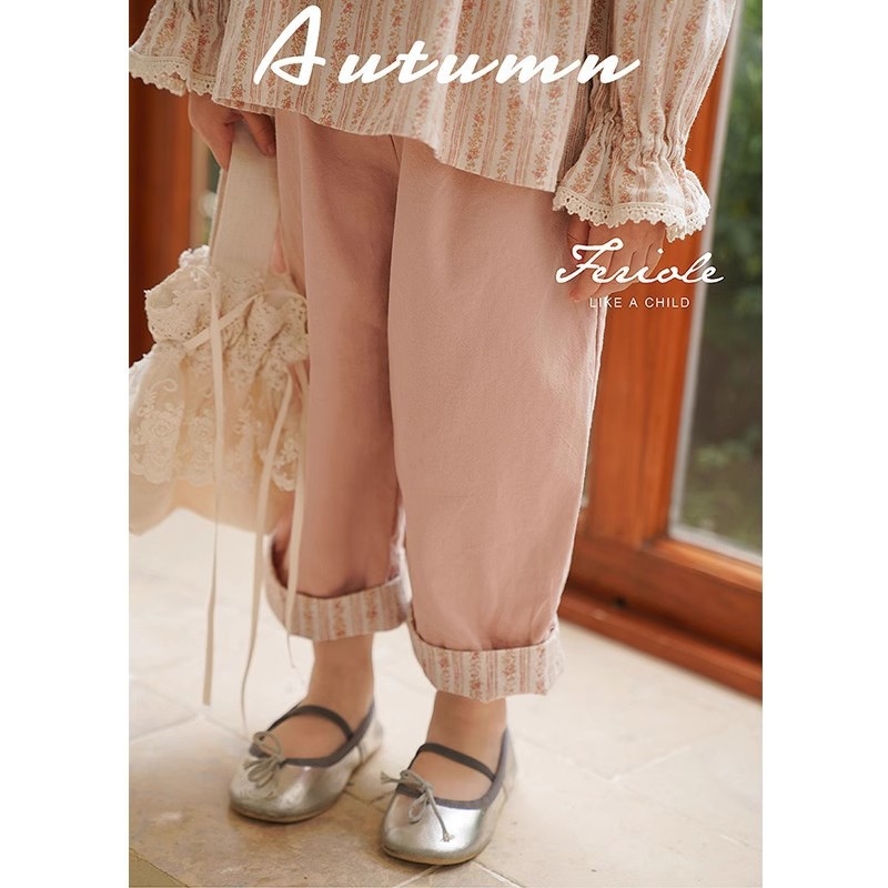 Vaikų dviejų dalių kelnių kostiumas su ilgomis rankovėmis palaidine su gėlių raštu, korėjietiško stiliaus, pavasaris 2025