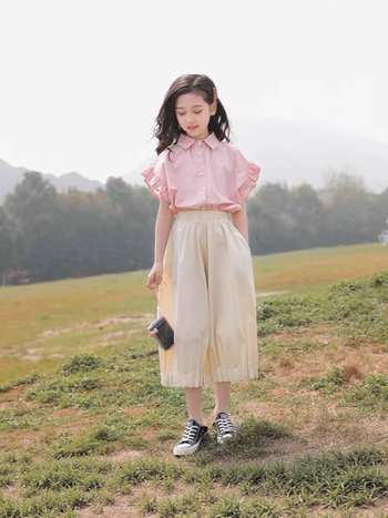 Mergaitėms skirtas vaikų marškinėliai, laisvalaikio stilius, trumpomis rankovėmis, apykaklė lapeli, 95% medvilnė, vasara 2025, vientisas raštas, amžius 8+ (aukštis virš 140 cm)