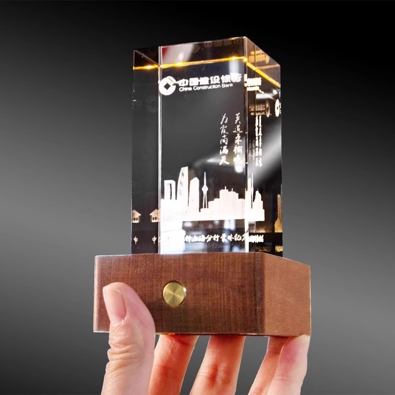 3D gravírozott kristály cuboid modell a Yellow Crane Tower ikonikus épületéről – K9 kristály, kínai stílus, ajándékdobozt tartalmazó csomagolás