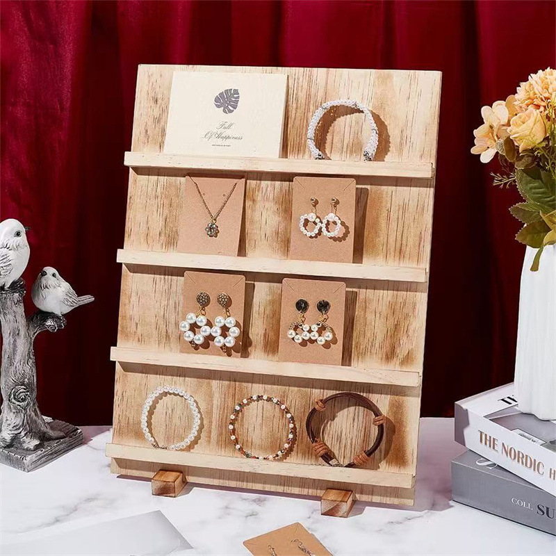 Fából készült fülbevaló kártyatartó – fenyőfa, dísz, vintage stílus