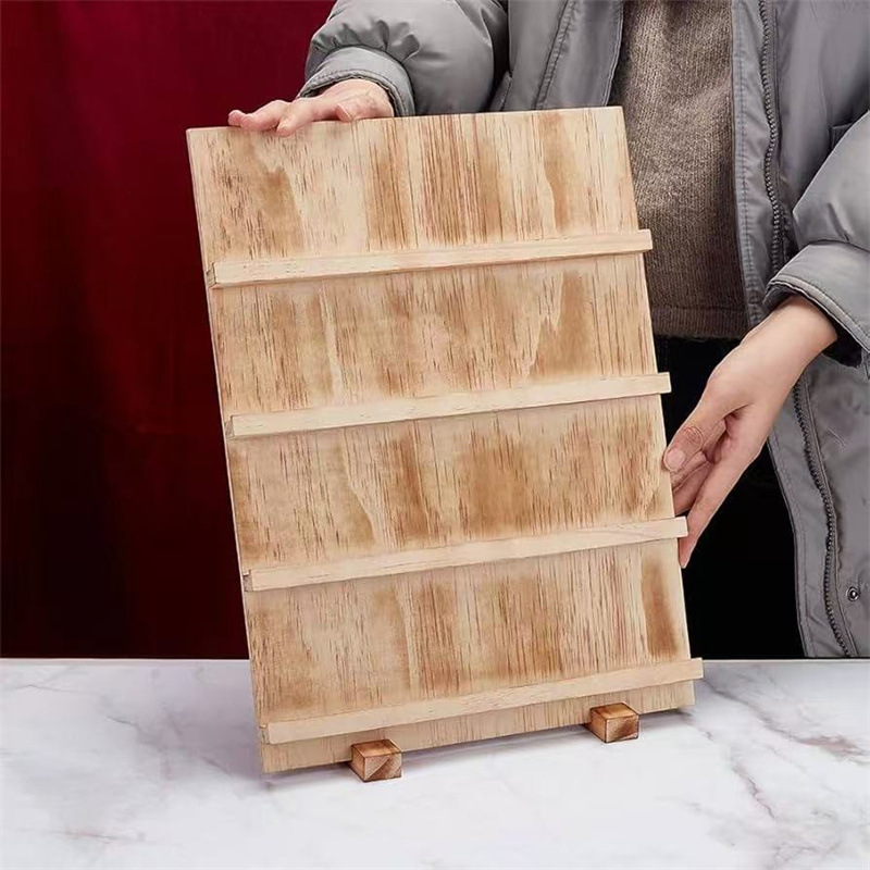 Fából készült fülbevaló kártyatartó – fenyőfa, dísz, vintage stílus