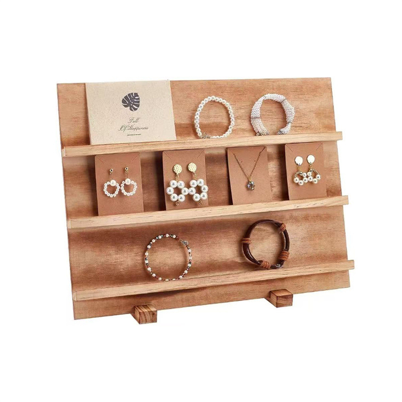 Fából készült fülbevaló kártyatartó – fenyőfa, dísz, vintage stílus