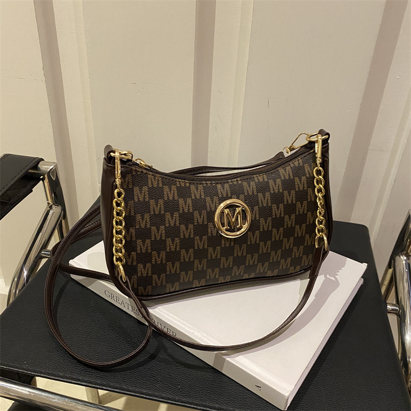 PU anyagú válltáska, városi egyszerűség, horizontális négyszög alakú forma, cipzáras nyitás, poliészter bélés, telefontartó zseb, tavasz 2025