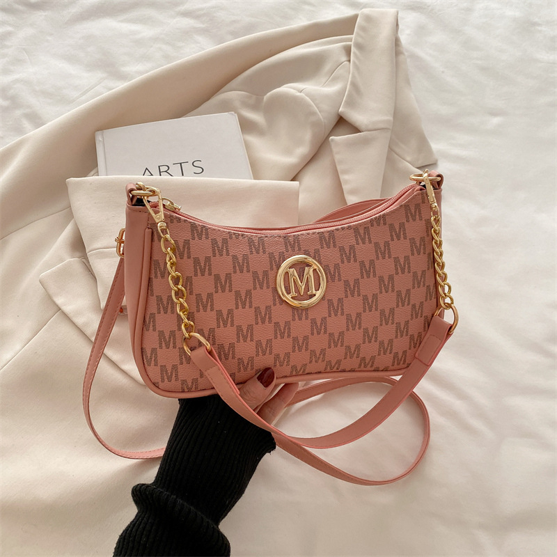 PU anyagú válltáska, városi egyszerűség, horizontális négyszög alakú forma, cipzáras nyitás, poliészter bélés, telefontartó zseb, tavasz 2025