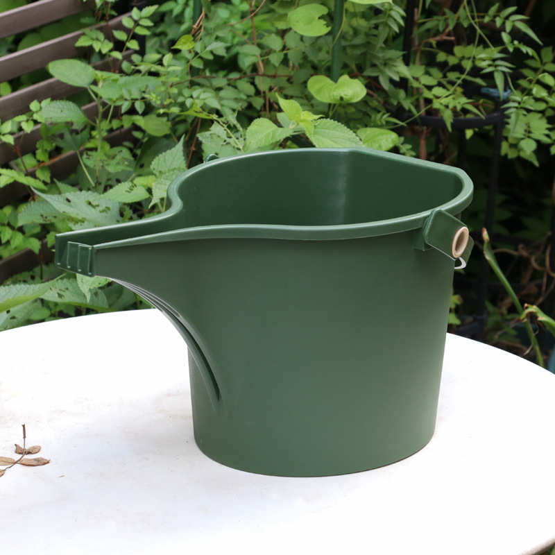 Öntöző kanna hosszú csővel, PP műanyag kerti edény mérőskálával, öntözéshez és trágyázáshoz