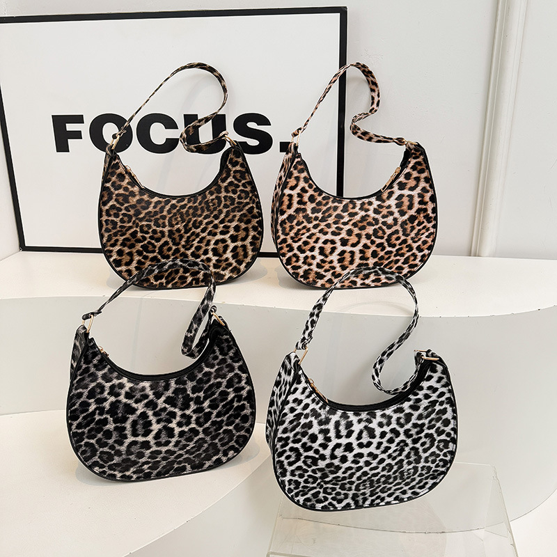 Leopárd mintás dumpling-stílusú PU válltáska cipzárral és poliészter béléssel