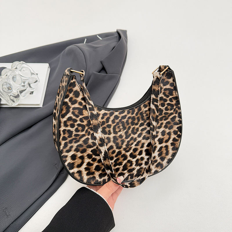 Leopárd mintás dumpling-stílusú PU válltáska cipzárral és poliészter béléssel