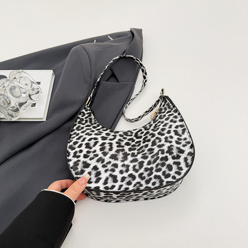 Leopárd mintás dumpling-stílusú PU válltáska cipzárral és poliészter béléssel