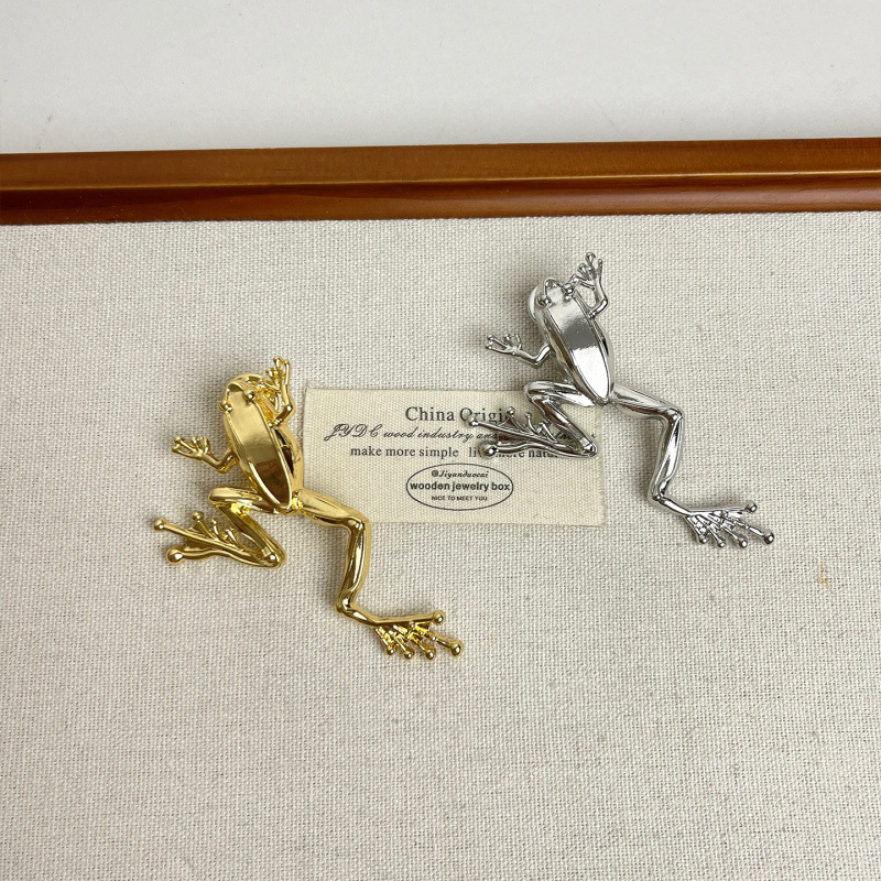 Брошка жаба за жени, сплав, сърцевидна/геометрична форма, електроплатина, марка Yiting, декорация (Материал: сплав; Форма: сърцевидна и геометрична; Обработка: електроплатина; Марка: Yiting; Функция: декор)