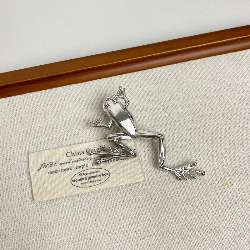 Брошка жаба за жени, сплав, сърцевидна/геометрична форма, електроплатина, марка Yiting, декорация (Материал: сплав; Форма: сърцевидна и геометрична; Обработка: електроплатина; Марка: Yiting; Функция: декор)