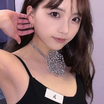 Ötvözetből készült, üreges fém virág medálos nyaklánc köves díszítéssel, kígyólánccal, elektroplatolással, 31-40 cm