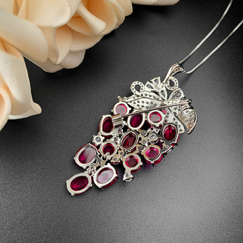 Κολιέ με χαλκό κουτιαστή αλυσίδα • μενταγιόν από ανάμικτους λίθους • διπλής χρήσης καρφίτσα • βάρος 13,9 g • λανσάρισμα: Χειμώνας 2024