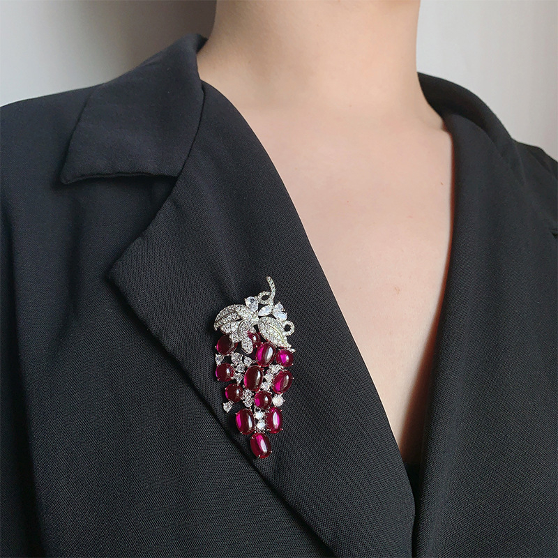 Rézbox láncú nyaklánc, medál kevert kövekkel, dupla használatú bross, 13,9 g, tél 2024 kiadás