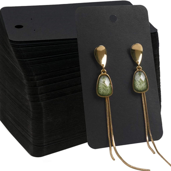 Kraft popieriaus pakabint kortelė auskarams, individualus logotipo spausdinimas, pakuotės variantai: 50 ar 100 kortelių su OPP maišeliais