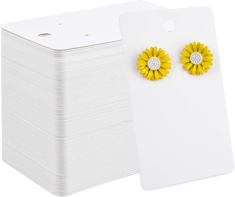 Kraft popieriaus pakabint kortelė auskarams, individualus logotipo spausdinimas, pakuotės variantai: 50 ar 100 kortelių su OPP maišeliais