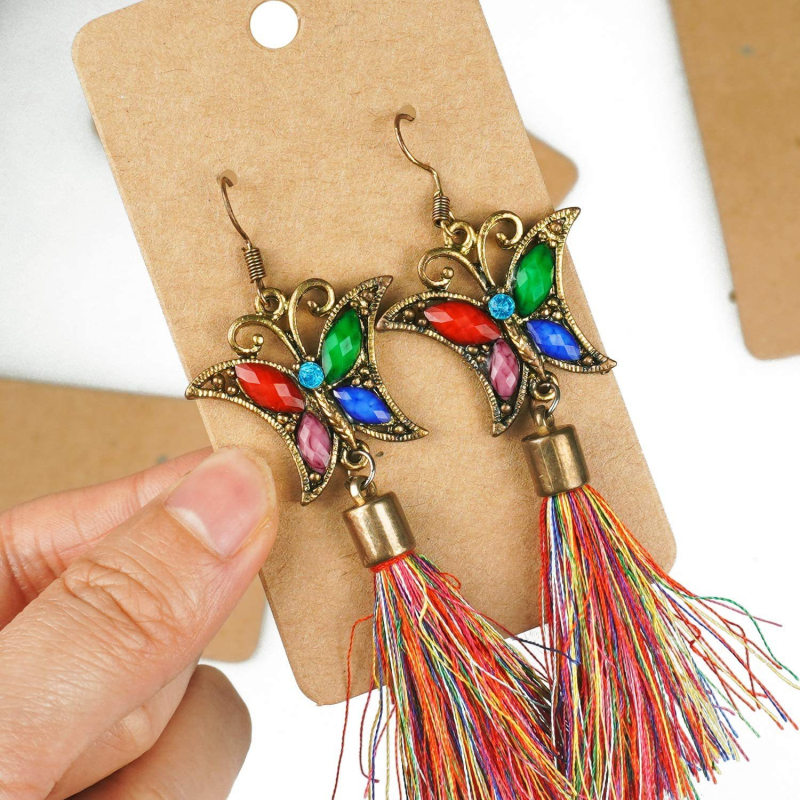 Kraft popieriaus pakabint kortelė auskarams, individualus logotipo spausdinimas, pakuotės variantai: 50 ar 100 kortelių su OPP maišeliais