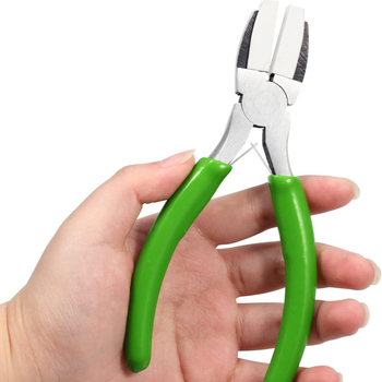 Ékszerfogó, szénacél, korrózióálló, síkcsapos, műanyag végződéssel, DIY ékszerkészítéshez és javításhoz