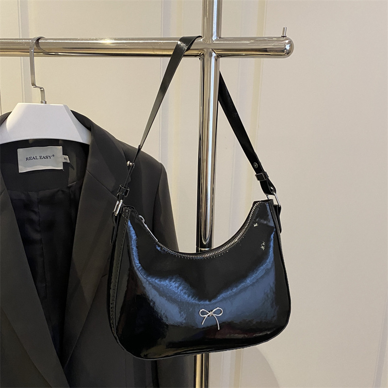 Női underarm táska vállon — városi minimalista stílus, horizontális négyzetes forma (PU anyag, cipzár, poliészter bélés)