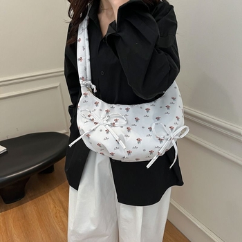 Női vászon táska masnival — dumpling alak, Oxford anyag, cipzáras zárás, poliészter bélés, mobiltelefon rekesz, tavasz 2025