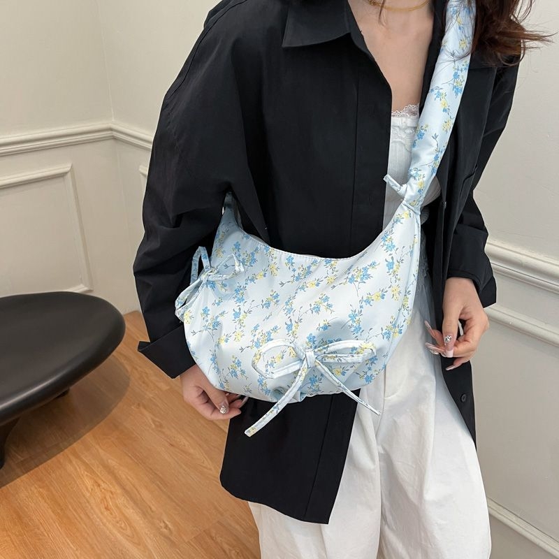 Női vászon táska masnival — dumpling alak, Oxford anyag, cipzáras zárás, poliészter bélés, mobiltelefon rekesz, tavasz 2025