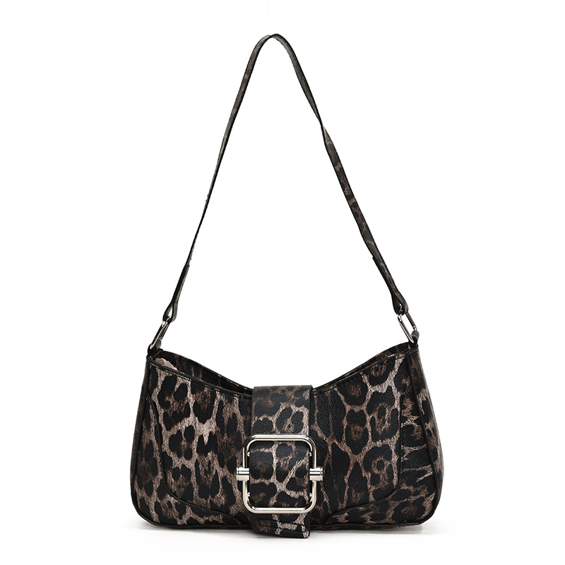 Crossbody/oldalt vállon tartható táska leopard mintával, PU anyag, vízszintes négyszögletes forma, húzózsinóros zárás.
