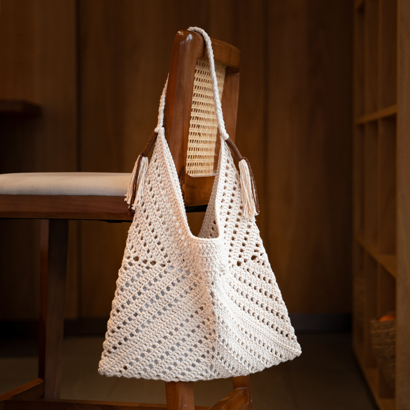 Triugalio formos maišelio medžiagų rinkinys su tuščiavidure medvilnine siūle, rankų austas maišelis