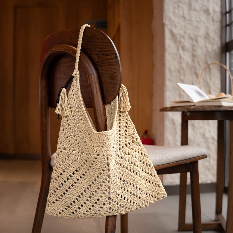 Triugalio formos maišelio medžiagų rinkinys su tuščiavidure medvilnine siūle, rankų austas maišelis