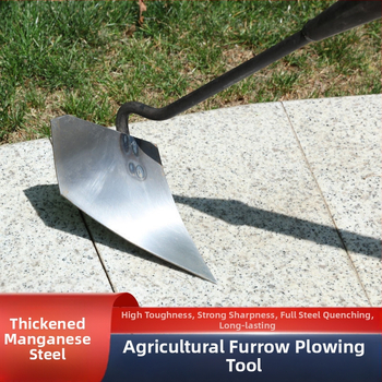 Trikampis kastuvas iš stores mangano plieno žemės ardymui ir griovių kasimui su aštriu galu.